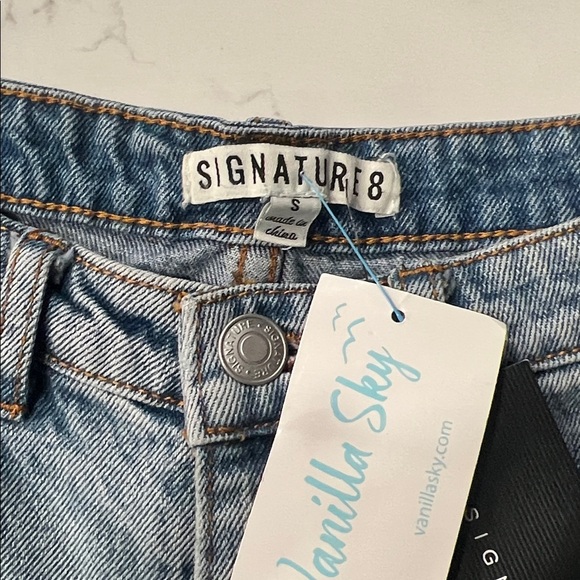 NWT Women's Ripped Jean Shorts - Size Small - Picture 2 of 5